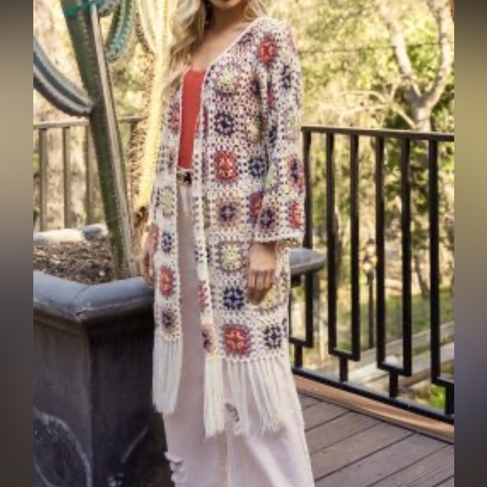 🌺🌸NWOT POL GRANNY SQUARE LONG FRINGE CARDIGAN